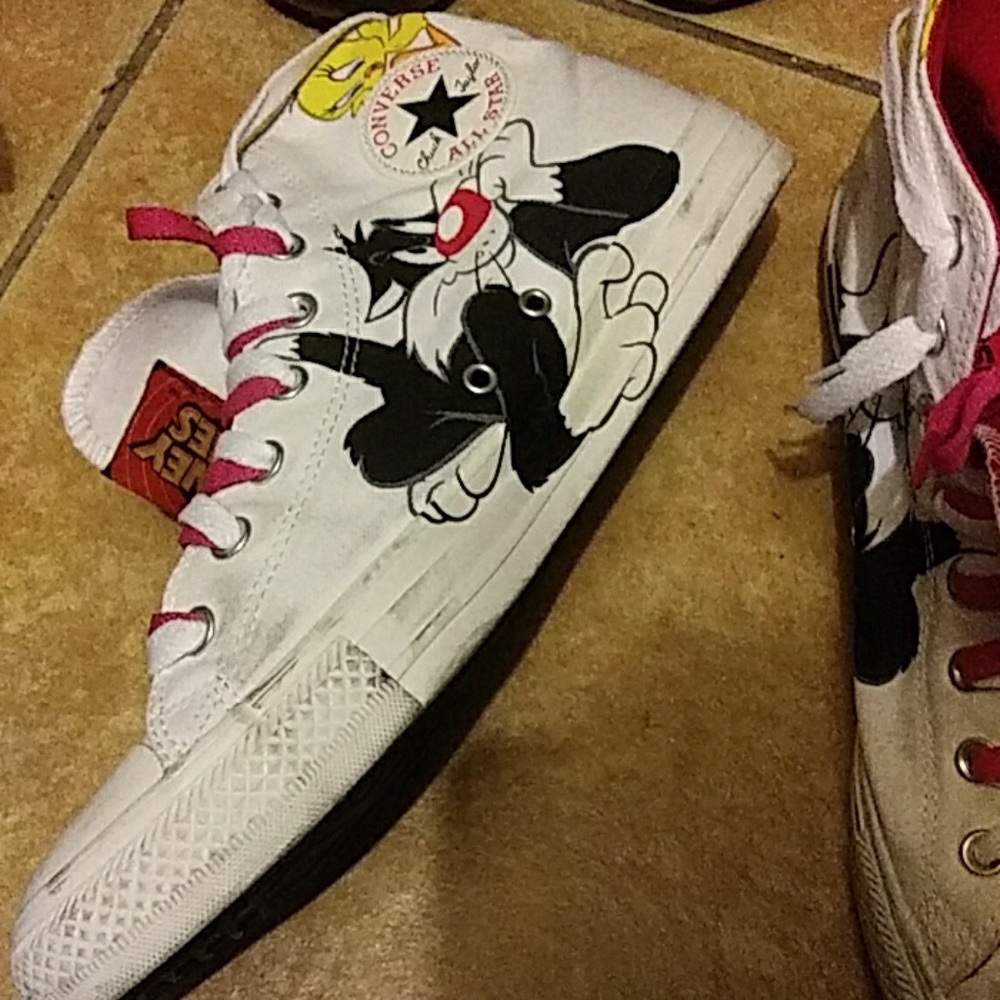 Converse - Picture 2 of 3